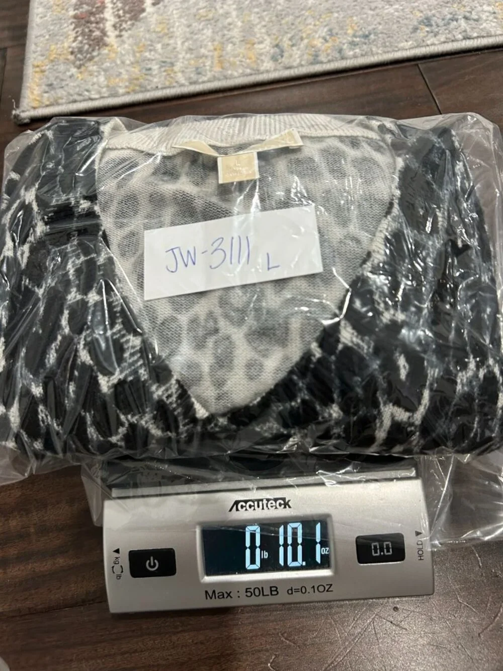 Michael Kors Large Black White Leopard Print V-Neck Sweater Retro Statement Styl